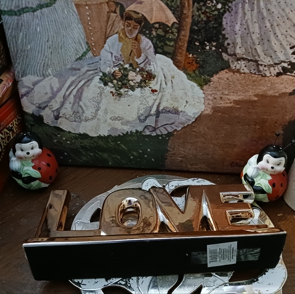 Shiny Pink Heart shaped dish And A Shiny Ceramic ✨️ "LOVE In The Air"💙 Sign. - Picture 11 of 14